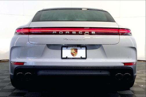 2026 Porsche Panamera 4
