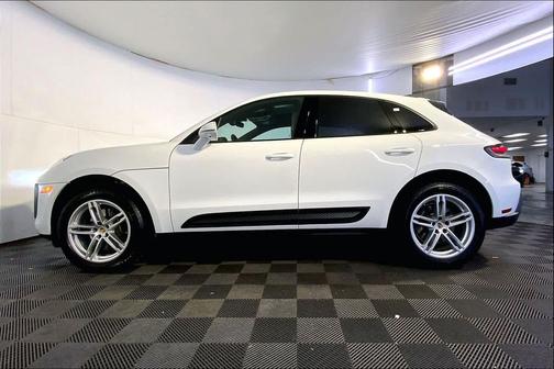 2025 Porsche Macan AWD