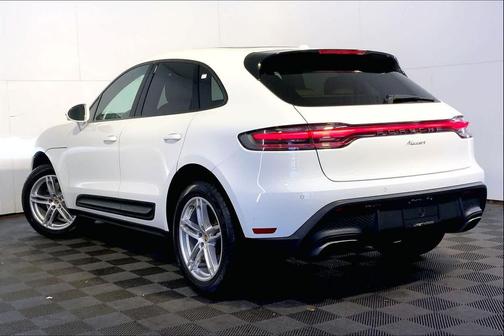 2025 Porsche Macan AWD