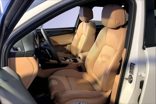 2025 Porsche Macan AWD