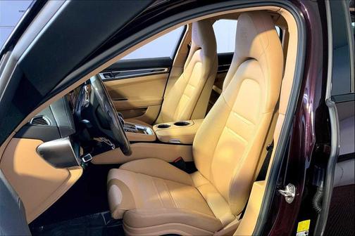 2023 Porsche Panamera 4 Platinum Edition