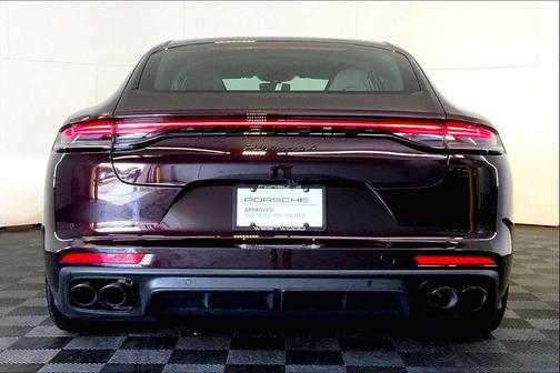 2023 Porsche Panamera 4 Platinum Edition