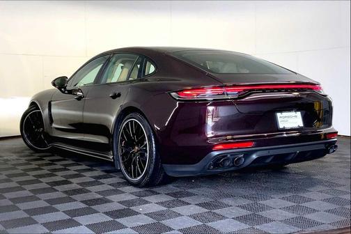 2023 Porsche Panamera 4 Platinum Edition
