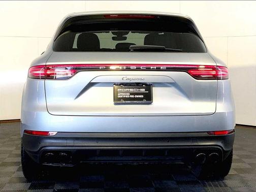 Dolomite Silver Metallic 2023 Porsche Cayenne Cayenne