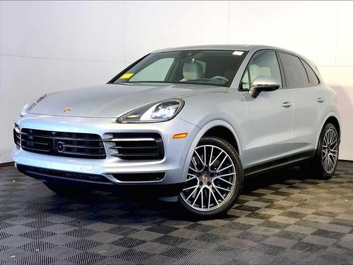 Dolomite Silver Metallic 2023 Porsche Cayenne Cayenne