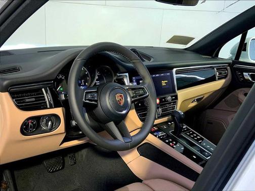 2026 Porsche Macan AWD