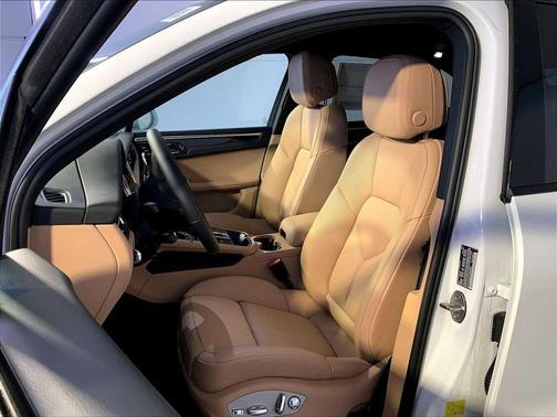 2026 Porsche Macan AWD