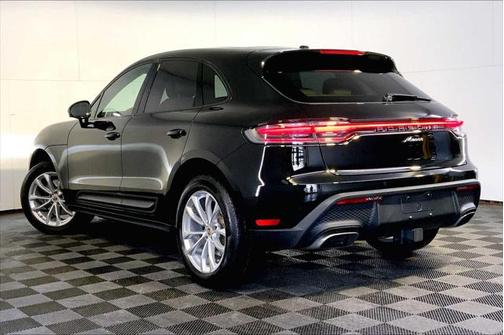 2025 Porsche Macan Base