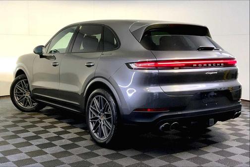 2024 Porsche Cayenne Base (Tiptronic)