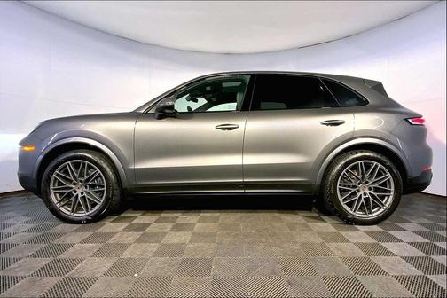 2024 Porsche Cayenne Base (Tiptronic)