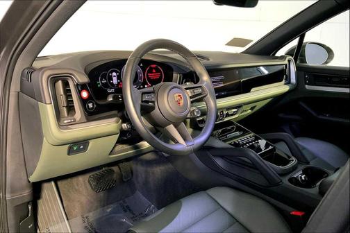 2024 Porsche Cayenne Base (Tiptronic)