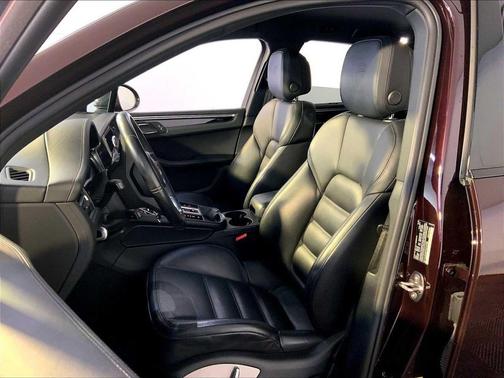 2023 Porsche Macan T