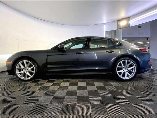 2026 Porsche Panamera 4