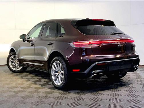 2025 Porsche Macan AWD