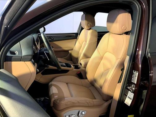 2025 Porsche Macan AWD