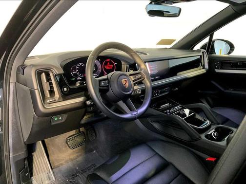 Chromite Black Metallic 2024 Porsche Cayenne Cayenne