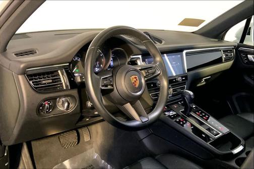 2022 Porsche Macan 