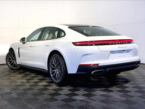2026 Porsche Panamera 4