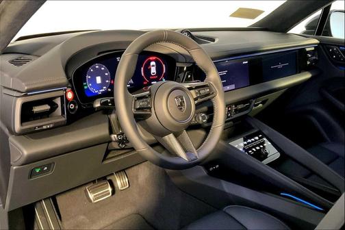 2025 Porsche Macan Turbo