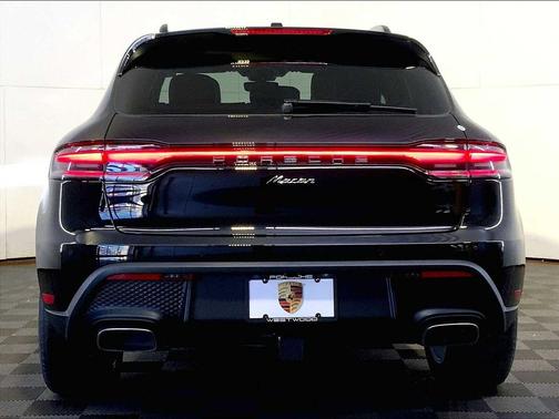 2026 Porsche Macan AWD