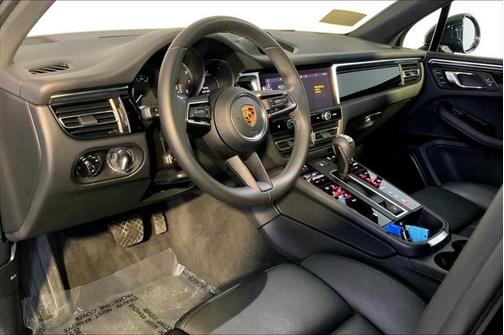 2022 Porsche Macan Base