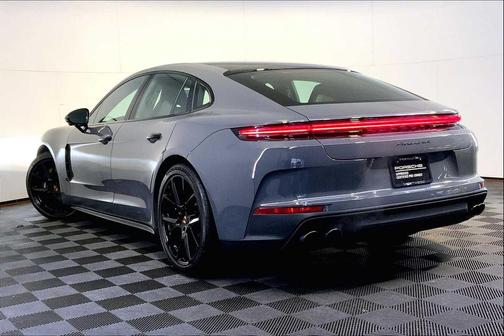 2025 Porsche Panamera 4