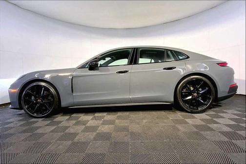 2025 Porsche Panamera 4