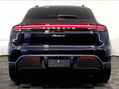 2026 Porsche Macan 4