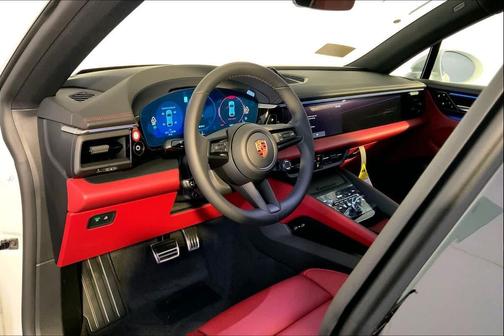 2025 Porsche Macan 4S
