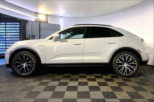 2025 Porsche Macan 4S