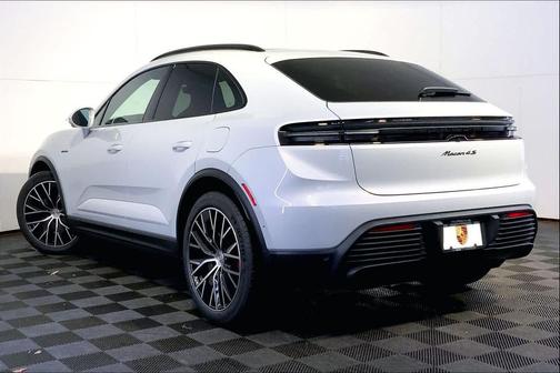 2025 Porsche Macan 4S