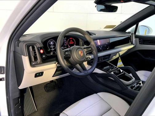 2Y/Carrara White M 2026 Porsche Cayenne Cayenne