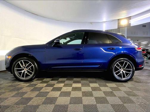 2025 Porsche Macan AWD