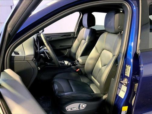 2025 Porsche Macan AWD