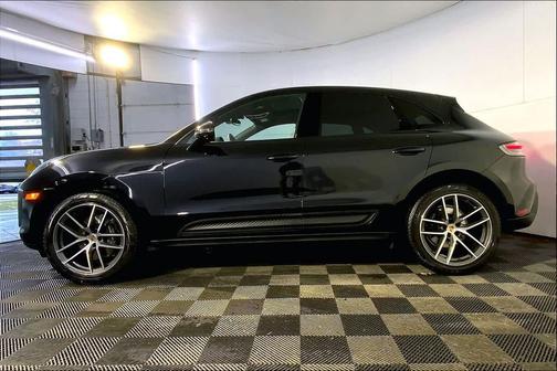 2025 Porsche Macan AWD