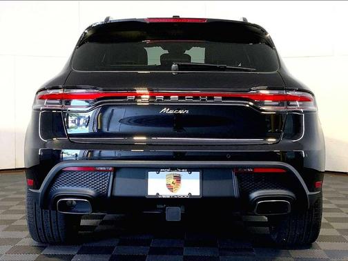 2025 Porsche Macan AWD