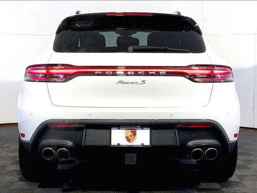 2Y/Carrara White M 2026 Porsche Macan Macan