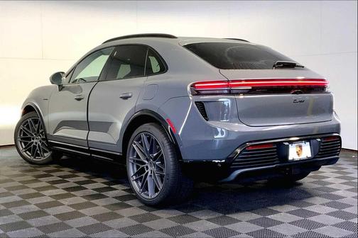 2025 Porsche Macan Turbo