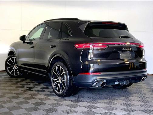 Jet Black Metallic 2019 Porsche Cayenne S