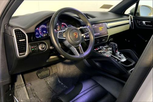 2022 Porsche Cayenne Platinum Edition