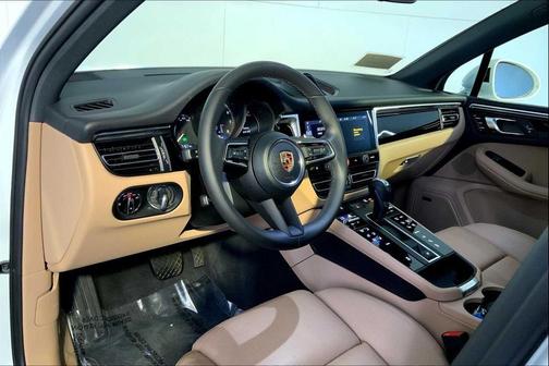 2025 Porsche Macan AWD