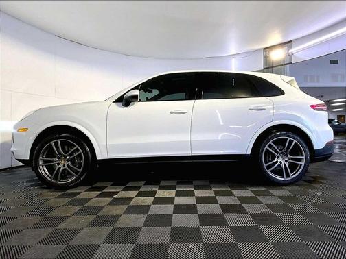 Carrara White Metallic 2021 Porsche Cayenne Cayenne