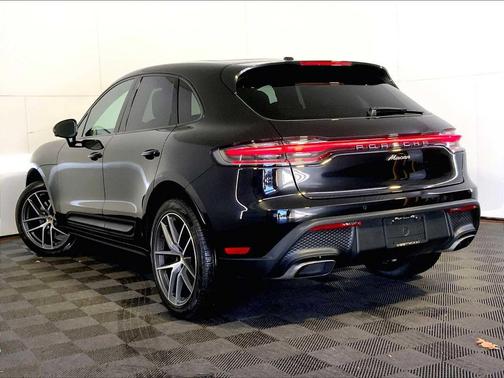 2025 Porsche Macan AWD