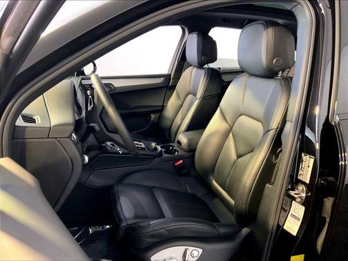 2025 Porsche Macan AWD