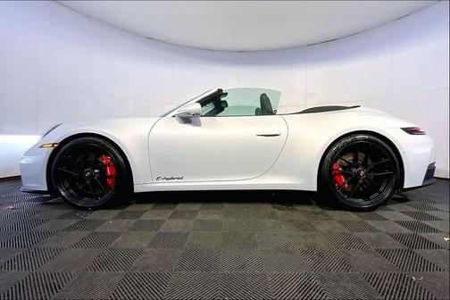 2026 Porsche 911 Carrera 4 GTS