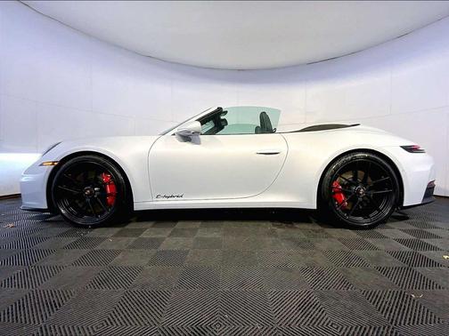 2026 Porsche 911 Carrera 4 GTS