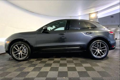 2022 Porsche Macan AWD