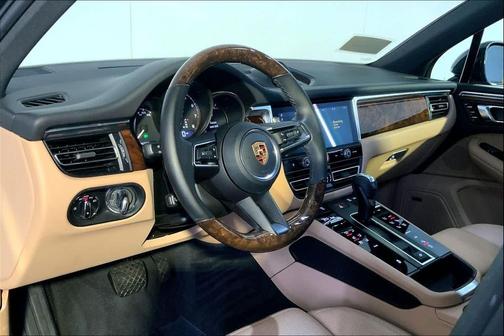 2022 Porsche Macan AWD
