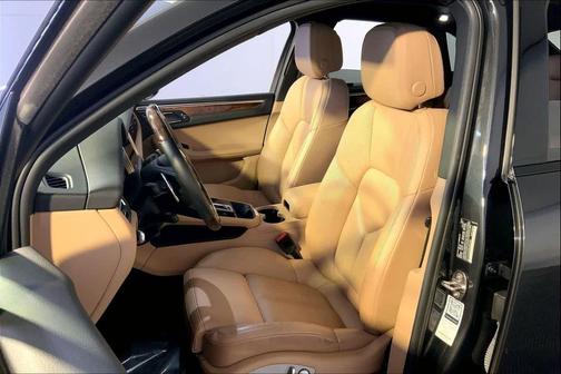 2022 Porsche Macan AWD