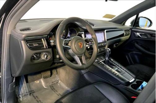 2021 Porsche Macan Base